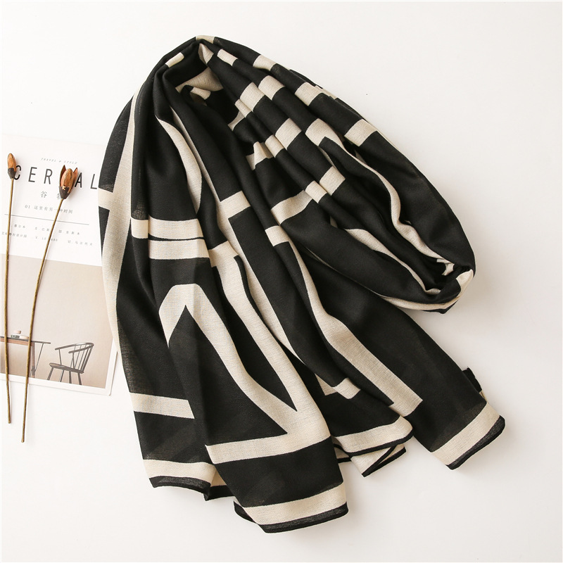 Spanje Luxe Merk Zwart Beige G - Tippet Line recensie en prijs